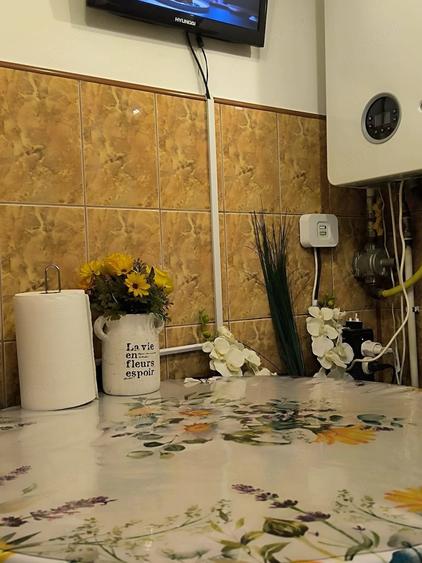 Apartament cu 3 camere semidecomandat în Central