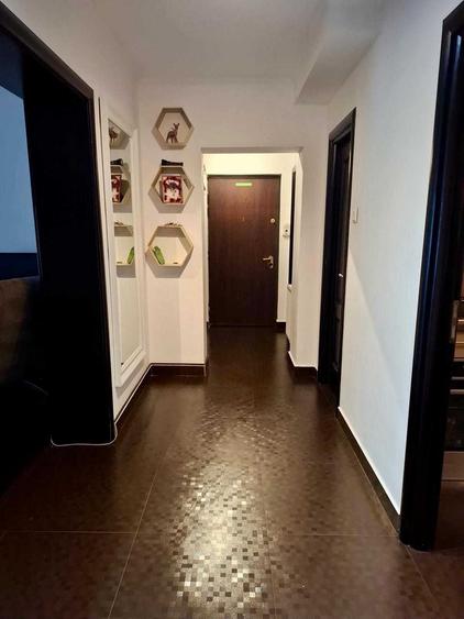 Apartament cu 3 camere decomandat în Virtuții