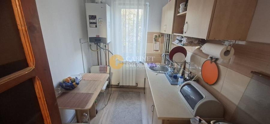 Apartament cu 2 camere semidecomandat, mobilat în Mircea cel Bătrân