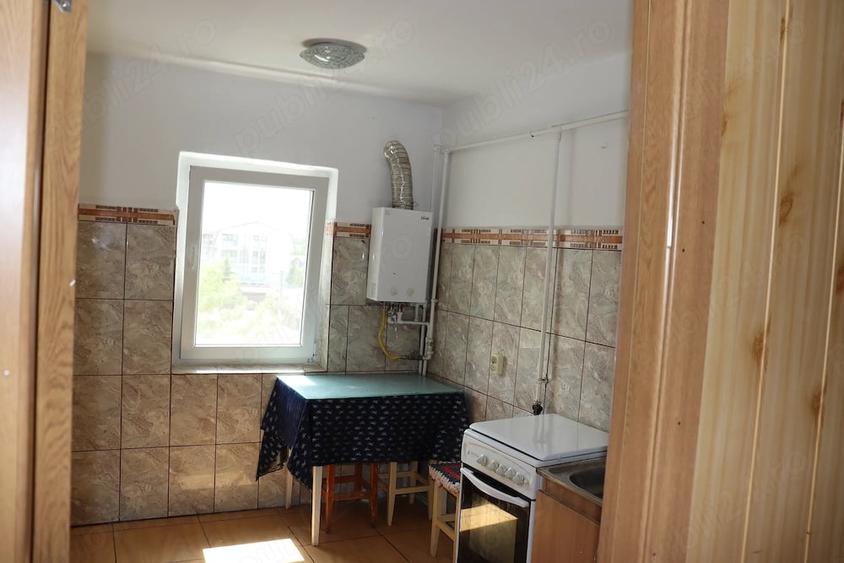 Apartament cu 3 camere semidecomandat în Dorobanți 1