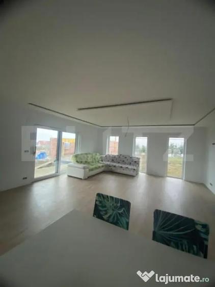 Casă cu 5 camere cu Teren 963 Mp în Bosanci