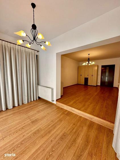 Casă cu 5 camere cu Teren 1200 Mp în Central