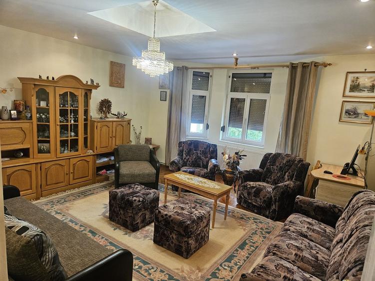 Apartament cu 3 camere decomandat în Drumul Carului