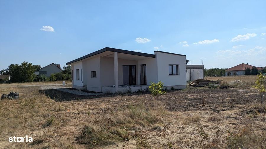 Casă cu 4 camere în Vladimirescu