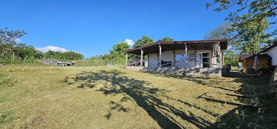 Casă cu 3 camere cu Teren 1075 Mp în Topalu