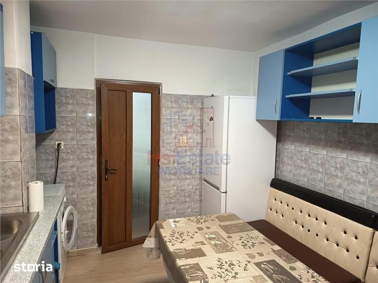 Apartament cu 3 camere decomandat în Nicolina