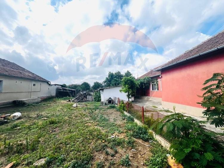 Casă individuală cu 4 camere cu Teren 1672 Mp în Horia