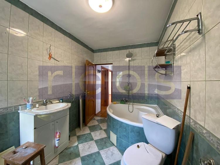 Casă individuală cu 7 camere cu Canalizare în Sălaj