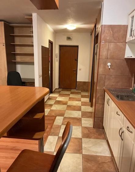Garsonieră decomandată, mobilată în Unirii