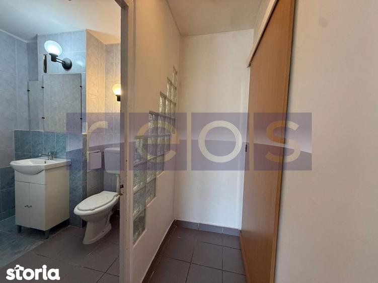 Apartament cu 3 camere semidecomandat în Tei