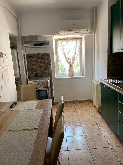 Apartament cu 4 camere decomandat, mobilat în Ștefan cel Mare