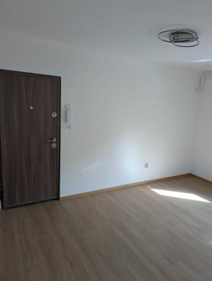 Apartament cu 2 camere semidecomandat în Soarelui