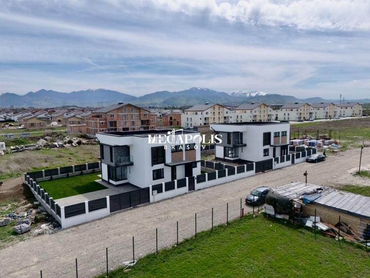 Casă individuală cu 4 camere cu Canalizare în Sânpetru