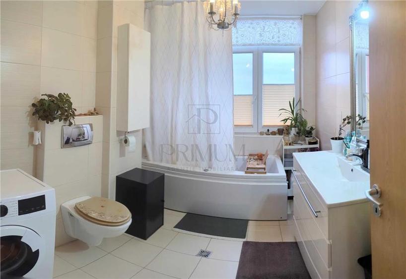 Penthouse cu 3 camere decomandat, mobilat în Aradului