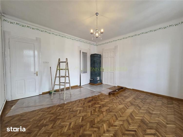 Apartament cu 4 camere decomandat în Centrul Istoric