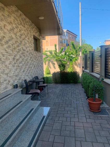 Casă individuală cu 5 camere cu Teren 176 Mp în Sărari