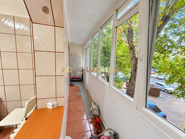 Apartament cu 3 camere decomandat, mobilat în Berceni