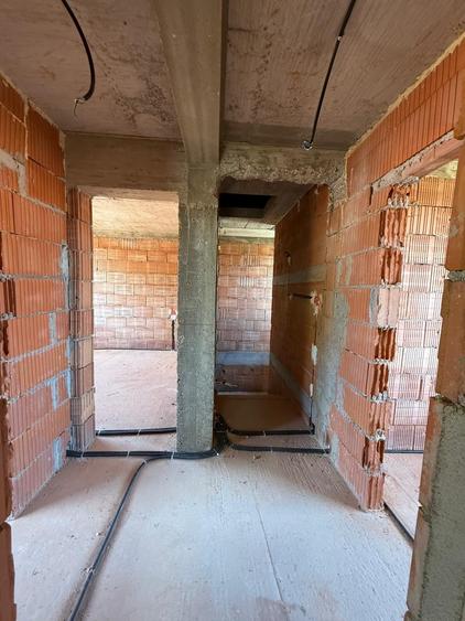 Duplex cu 4 camere cu Canalizare în Sânandrei