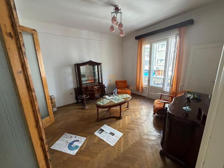 Apartament cu 4 camere semidecomandat în Universitate
