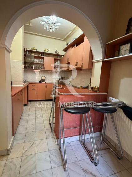 Apartament cu 3 camere decomandat, mobilat în Central