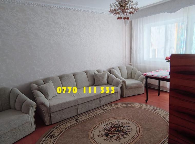Apartament cu 3 camere decomandat în Școlilor