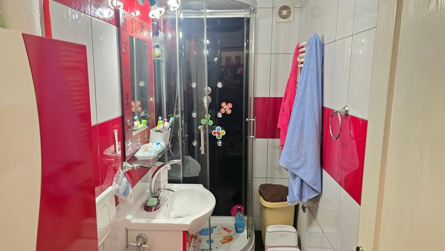 Apartament cu 2 camere semidecomandat în Gojdu