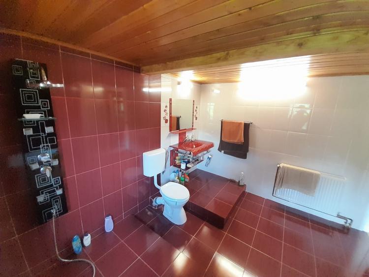 Casă individuală cu 5 camere cu Canalizare în Nord