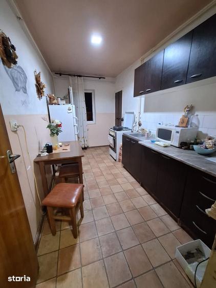 Apartament cu 3 camere decomandat în Astra
