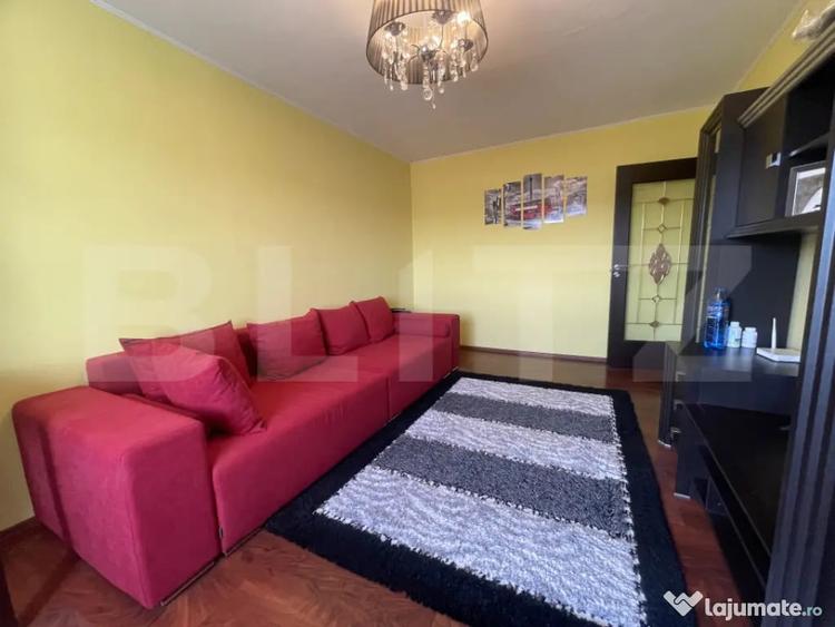 Apartament cu 3 camere decomandat în Central