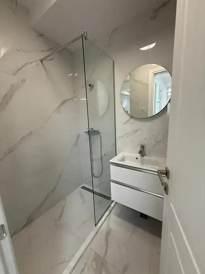 Apartament cu 3 camere semidecomandat în Armeneasca