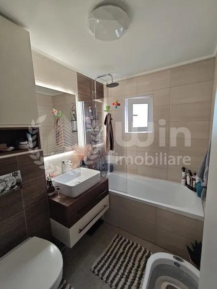 Apartament cu 3 camere decomandat, mobilat în Între Lacuri