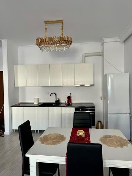 Apartament cu 2 camere semidecomandat, mobilat în Florești