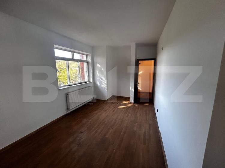 Casă individuală cu 5 camere cu Canalizare în Vest