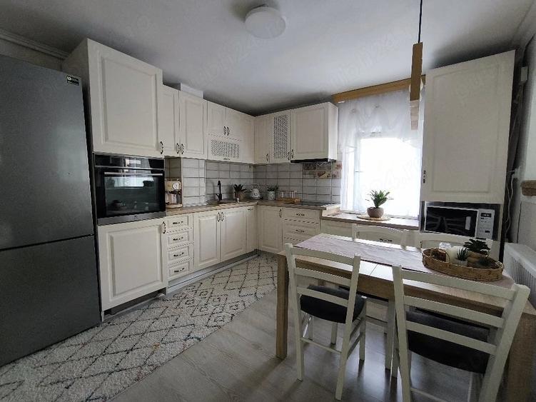 Apartament cu 3 camere semidecomandat în Gării