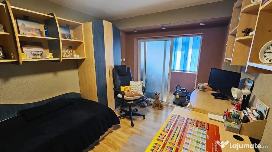 Apartament cu 4 camere decomandat în Găvana