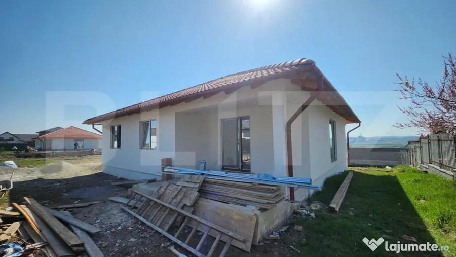 Casă cu 4 camere cu Teren 530 Mp în Nazna