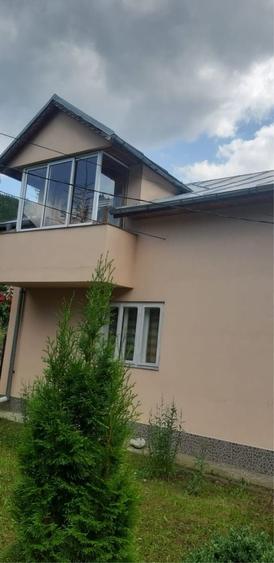 Casă cu 4 camere în Lepșa