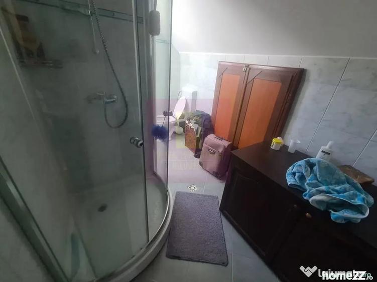 Casă cu 5 camere cu Teren 2177 Mp în Ghioșești