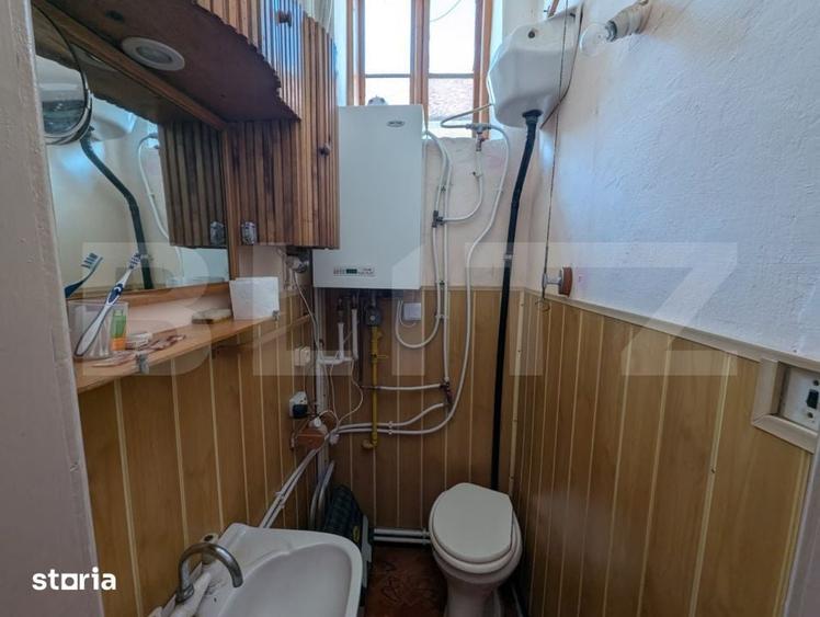 Casă cu 6 camere cu Teren 489 Mp în Lipoveni