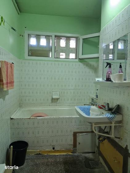 Apartament cu 3 camere decomandat în Titan