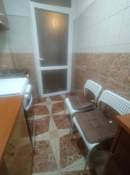 Apartament cu 2 camere semidecomandat, mobilat în Vălenii de Munte