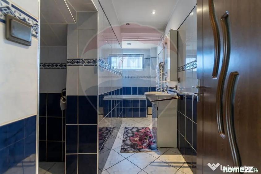 Casă cu 5 camere cu Teren 904 Mp în Central