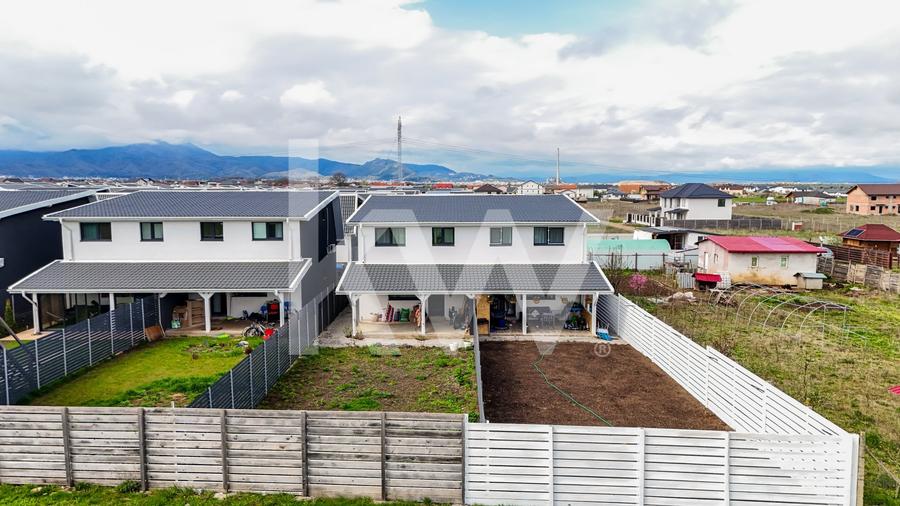 Duplex cu 4 camere cu Canalizare în Tărlungeni