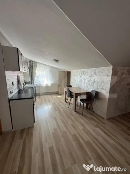 Apartament cu 3 camere semidecomandat în Florești