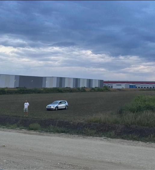 Teren de 15904 mp, în Aeroport