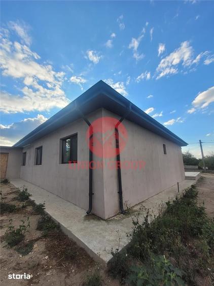 Casă cu 4 camere cu Teren 500 Mp în Castelu