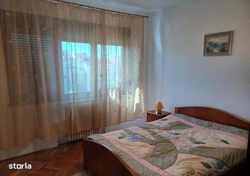 Apartament cu 3 camere semidecomandat în Calea Călărașilor