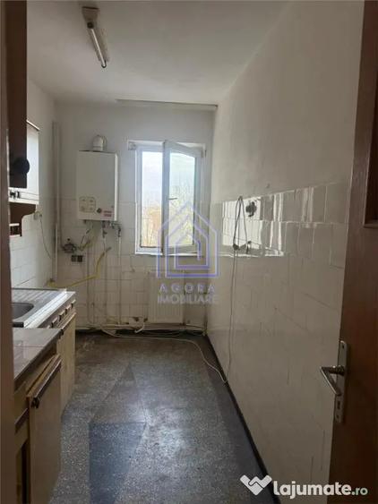 Apartament cu 3 camere decomandat în Central