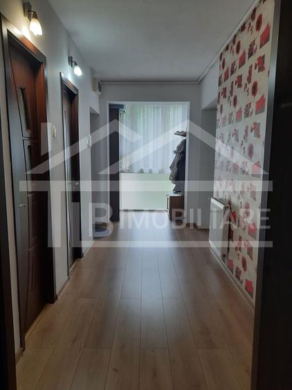 Apartament cu 3 camere decomandat, mobilat în Cornișa