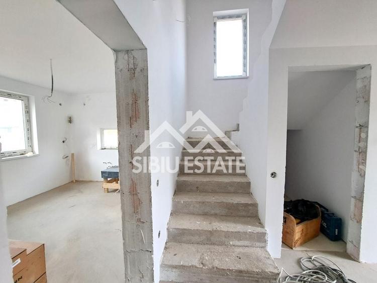 Duplex cu 4 camere cu Canalizare în Șelimbăr
